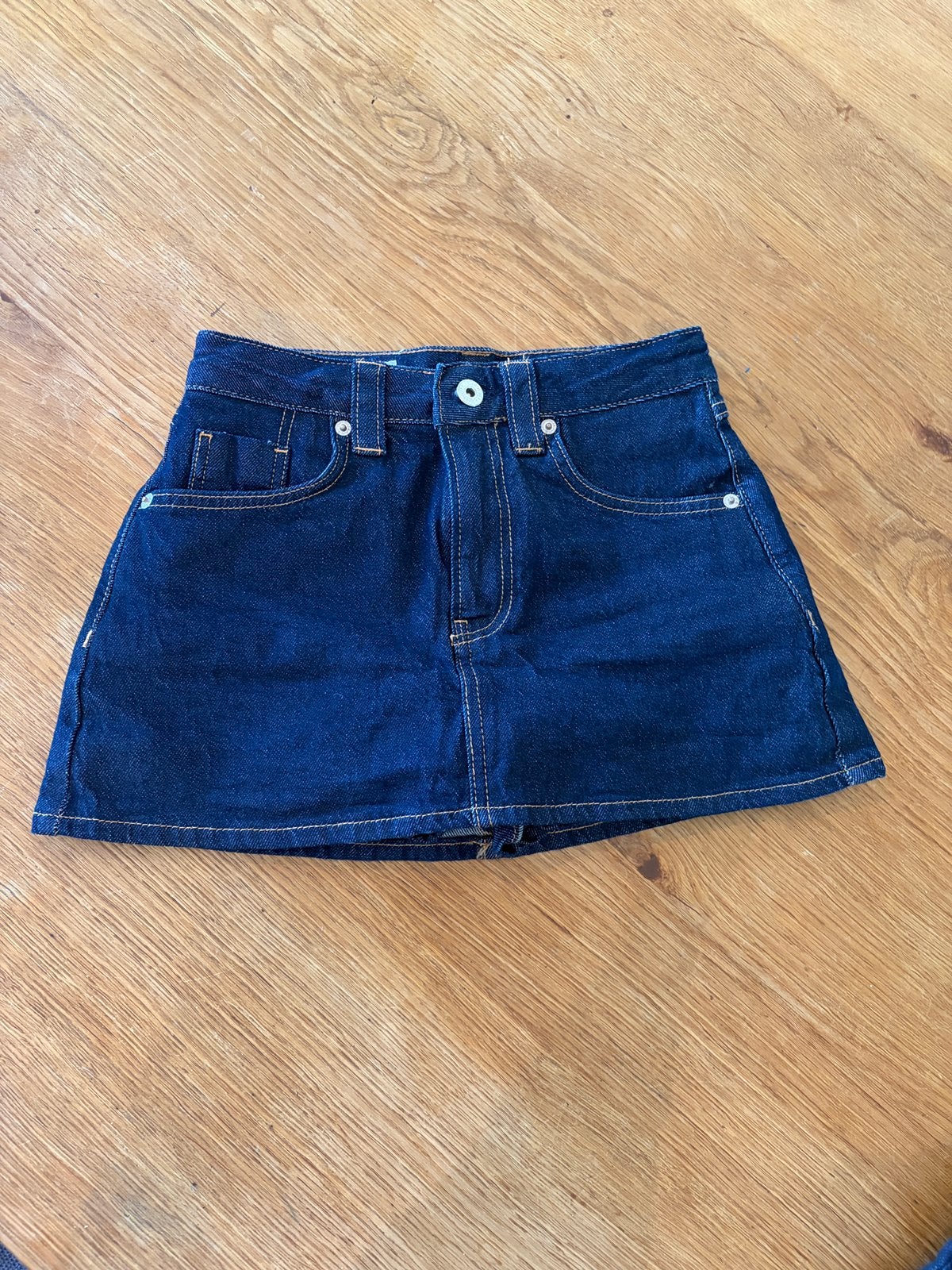 Stradivarius D62 jeans rokje donkerblauw. Maat 32, Zo goed als nieuw, Maat 34 (XS) of kleiner, Boven de knie, Verzenden