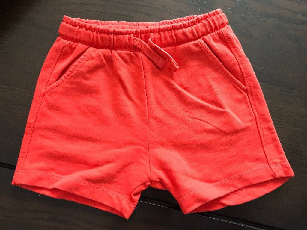 Korte broek rood maat 92, Kinderen en Baby's, Kinderkleding | Maat 92, Ophalen, Zo goed als nieuw, Jongen, Broek