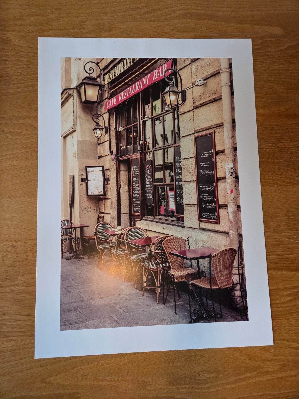 Fotoprint van een sfeervol Frans café, Ophalen of Verzenden, Foto, Fotografie