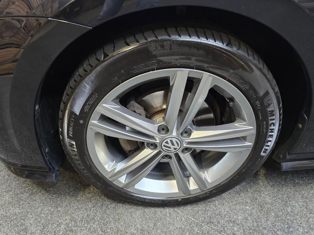 Volkswagen Golf 1.4 TSI R-Line Highline VCP LED Matrix Clima, Auto's, Voorwielaandrijving, Gebruikt, 4 cilinders, Zwart