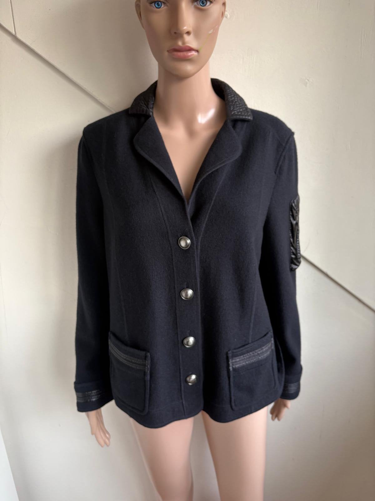 Marc Cain wollen blazer maat N5 42 donkerblauw geperste wol, Blauw, Maat 42/44 (L), Ophalen of Verzenden, Zo goed als nieuw