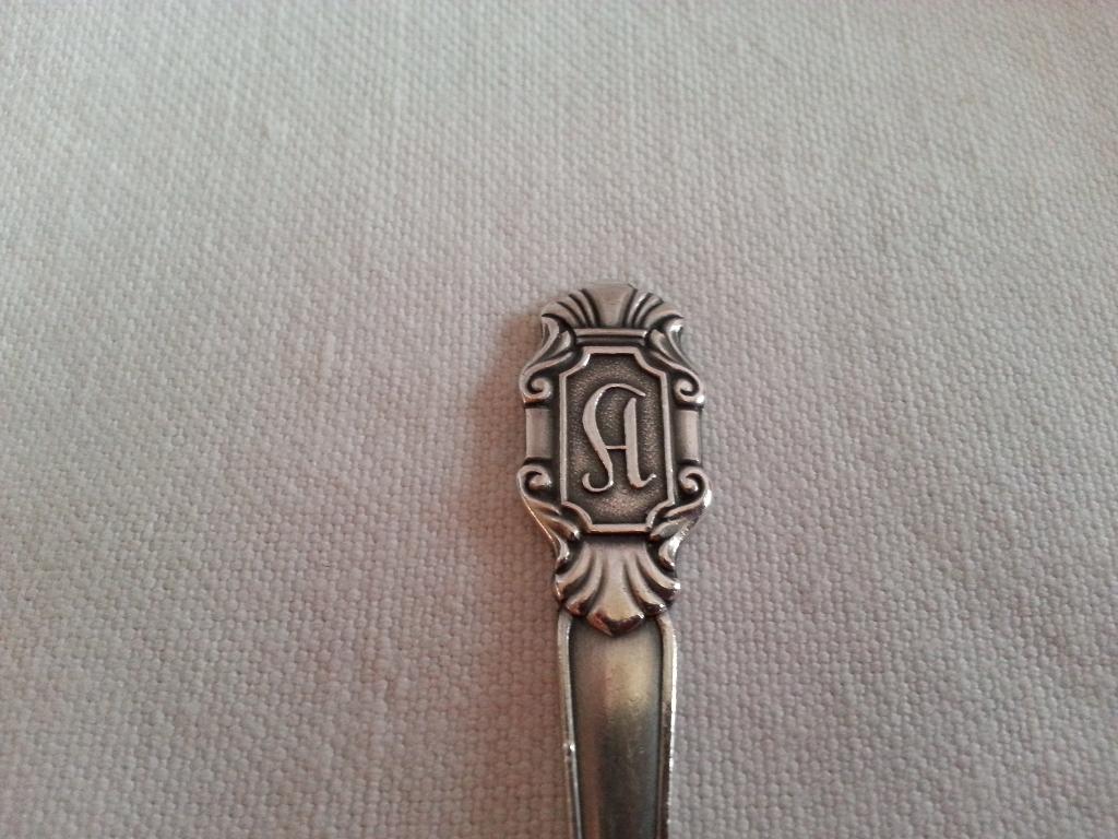 Gero 90 model 409 letterlepeltje A B G J K W, Antiek en Kunst, Antiek | Bestek, Verzenden