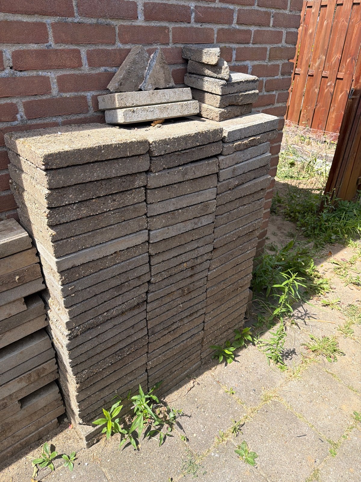 Gratis af te halen: Gebruikte terrastegels, Doe-het-zelf en Verbouw, Tegels, Ophalen, Gebruikt, 10 m² of meer, Vloertegels