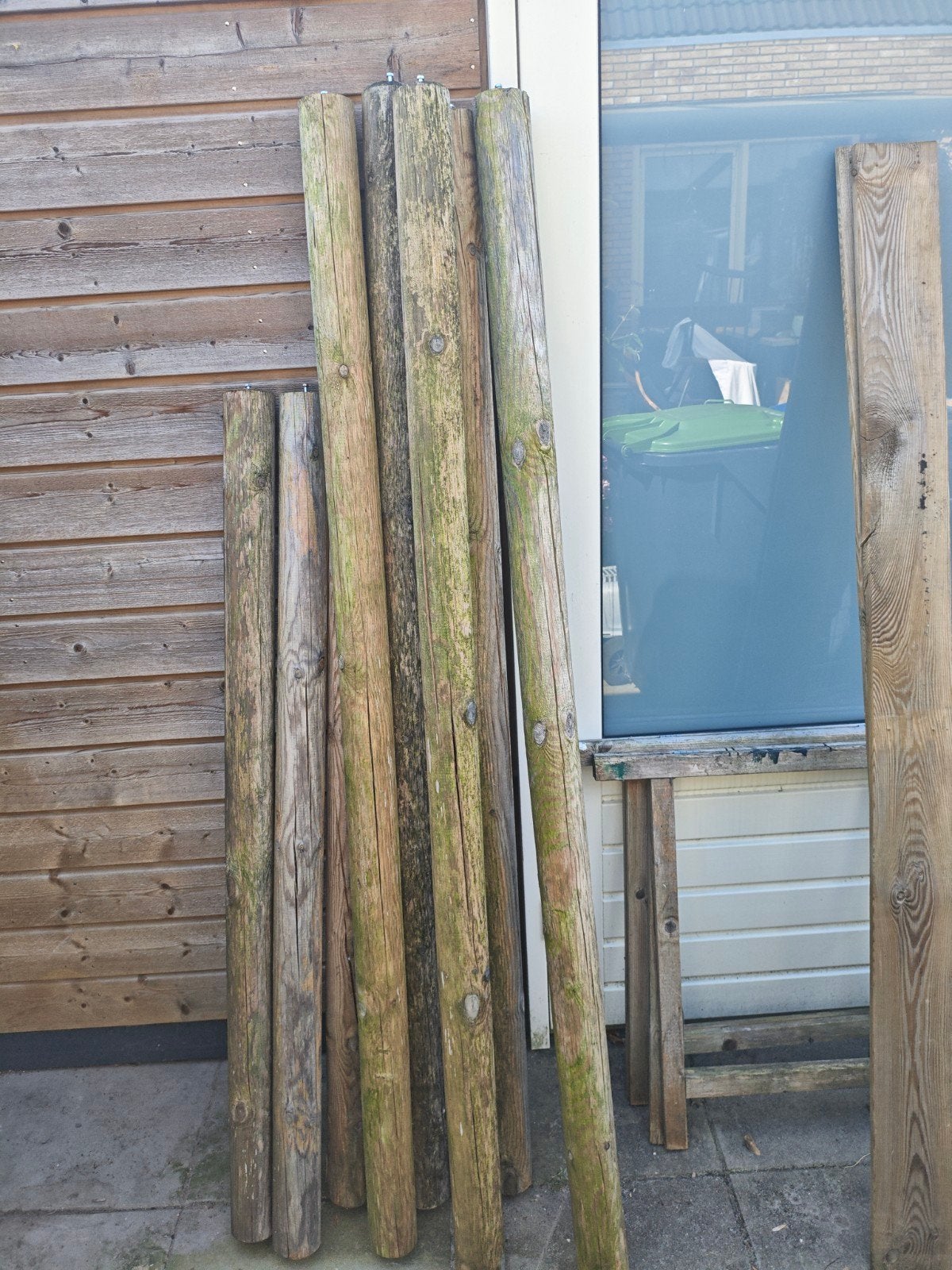 Gratis af te halen: 10 gebruikte houten palen (8 cm dik), Ophalen, Gebruikt, 50 mm of meer, Balk
