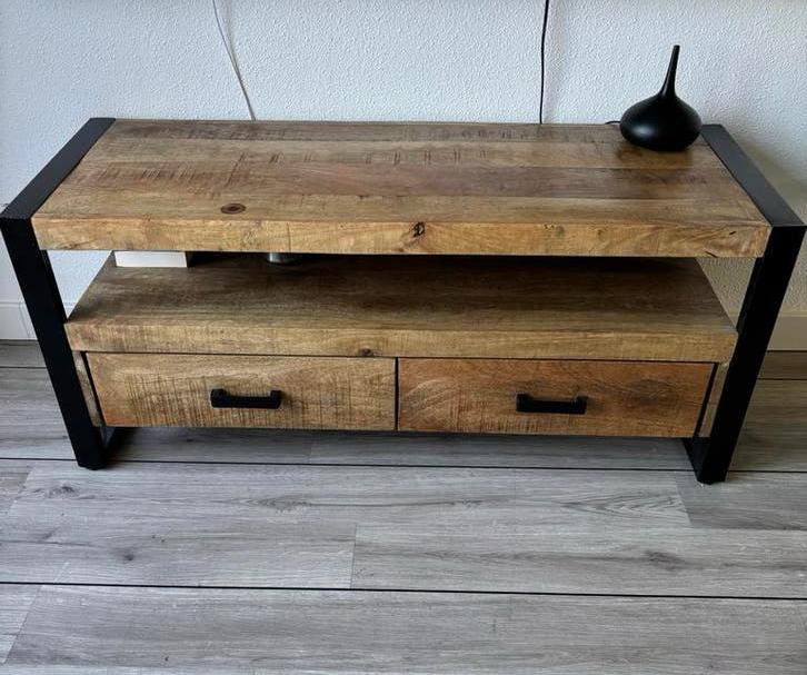 Tv meubel Newhaven mango hout 120cm breed, Huis en Inrichting, Kasten | Televisiemeubels, Ophalen, 100 tot 150 cm, Zo goed als nieuw