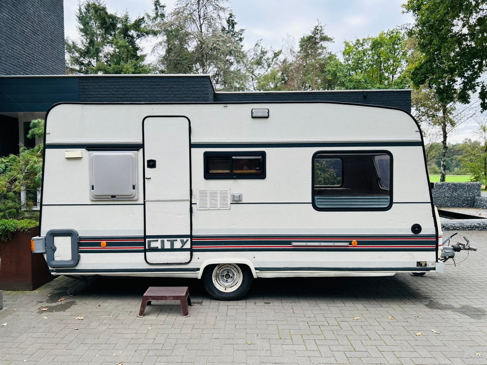 Burstner city caravan / super netjes / NL kenteken, Bedrijf, Treinzit, Kachel