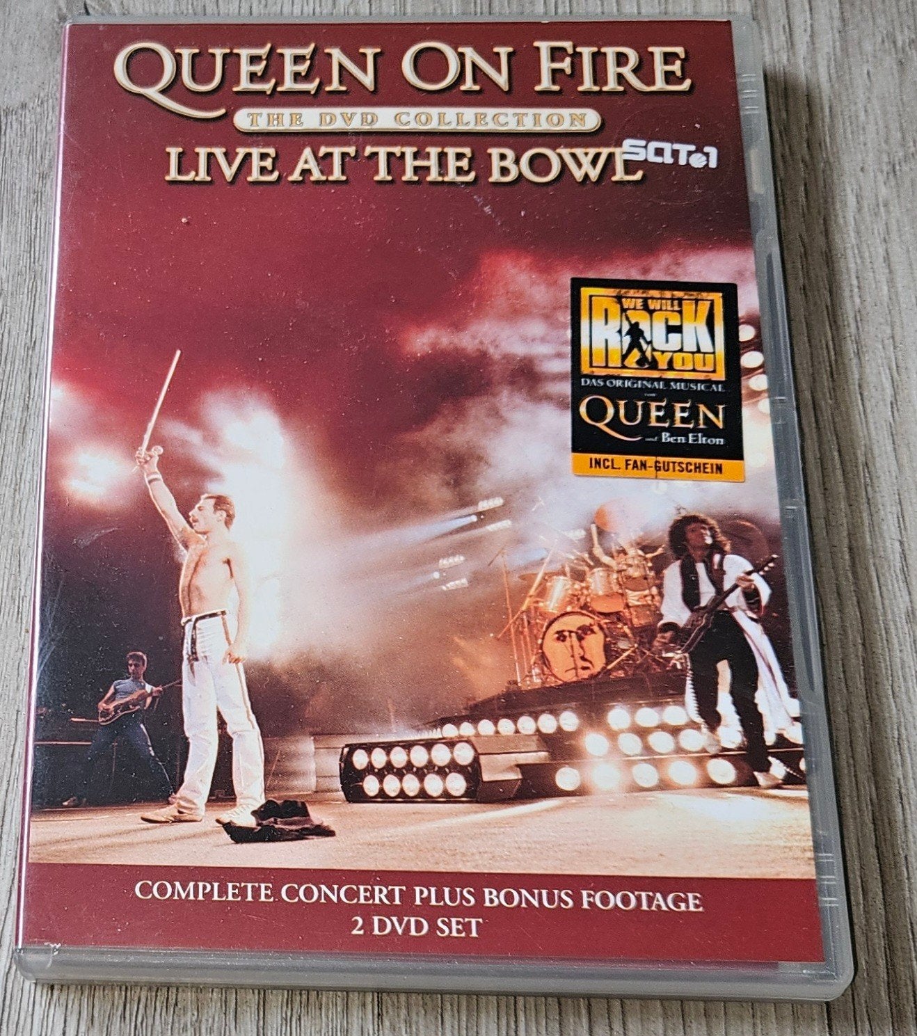 Queen On Fire - Live At The Bowl DVD (2-disc set), Engels, Italiaans, Inclusief doosje, Ophalen of Verzenden