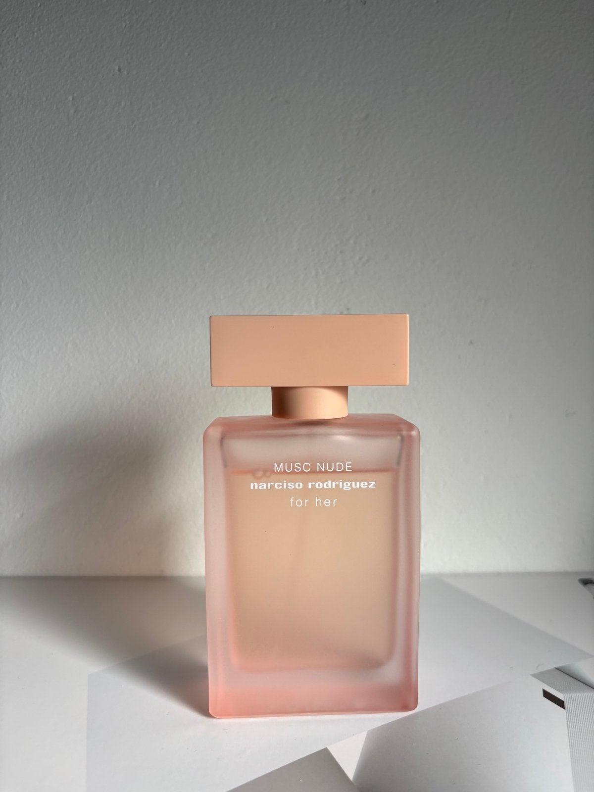 Narciso Rodriguez Musc Nude Eau de Parfum 50ml - Zo goed als, Sieraden, Tassen en Uiterlijk, Ophalen of Verzenden, Zo goed als nieuw