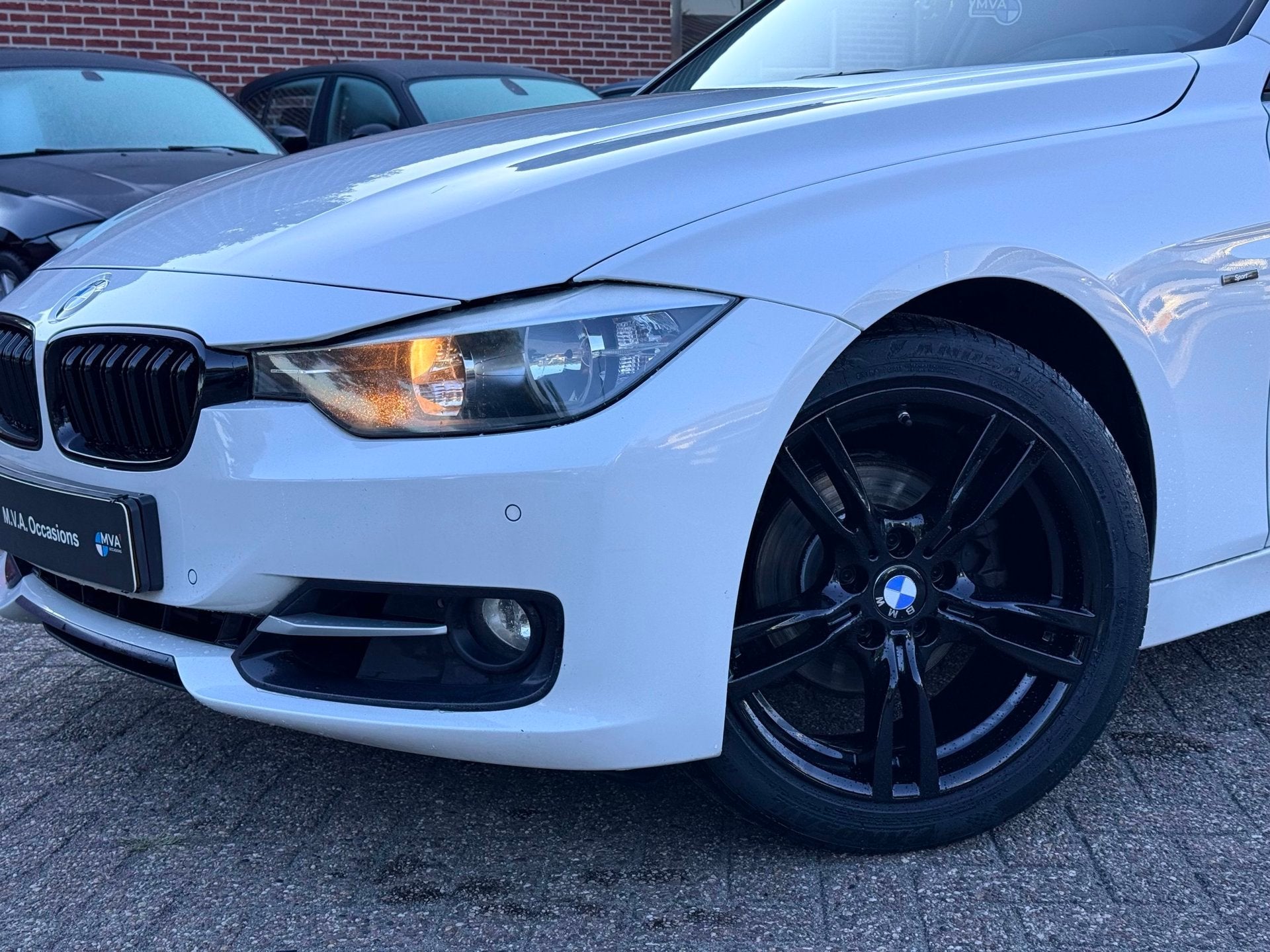 BMW 3-serie 320i High Executive Sport|Nieuwe Ketting|Airco|N, Auto's, BMW, Automaat, Euro 5, Gebruikt, Zwart