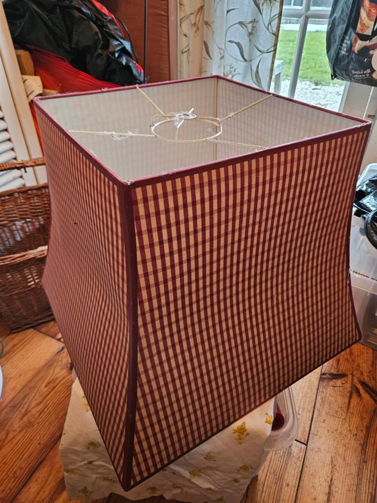 Zeer grote lampenkap bordeaux mini ruitje vierkantig model, Ophalen
