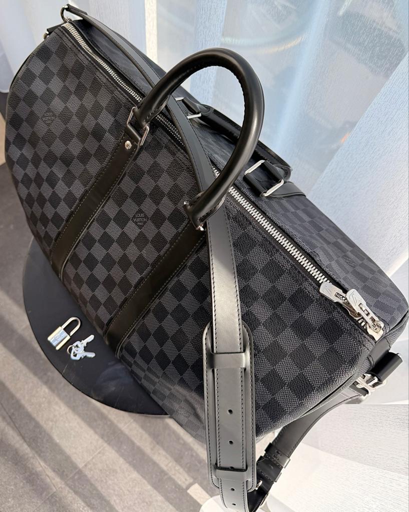 Louis Vuitton Keepall Bandoulière 45 Damier Graphite, Sieraden, Tassen en Uiterlijk, Tassen | Reistassen en Weekendtassen, 40 tot 60 cm