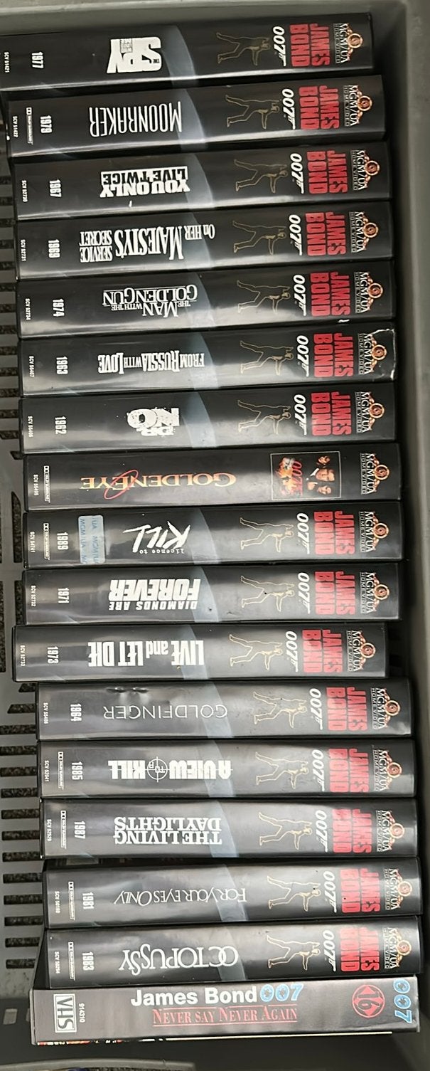 Video VHs James Bond 17 stuks, Alle leeftijden, Ophalen of Verzenden, Zo goed als nieuw, Actie en Avontuur