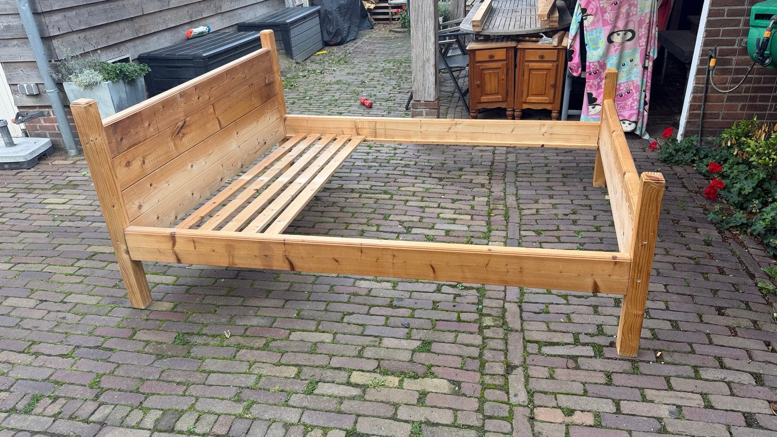 Houten bedframe 160x210 cm - Zo goed als nieuw, Huis en Inrichting, Ophalen, Overige kleuren, 210 cm, Tweepersoons