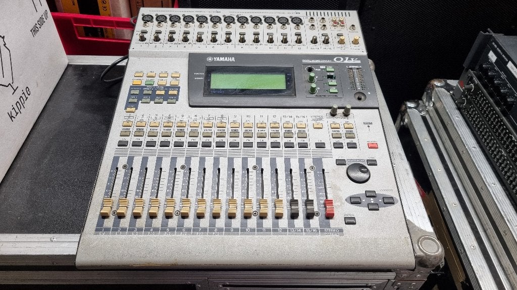 Yamaha 01V digitale mixer mengpaneel, Muziek en Instrumenten, Mengpanelen, Ophalen, Gebruikt, 10 tot 20 kanalen, Microfooningang