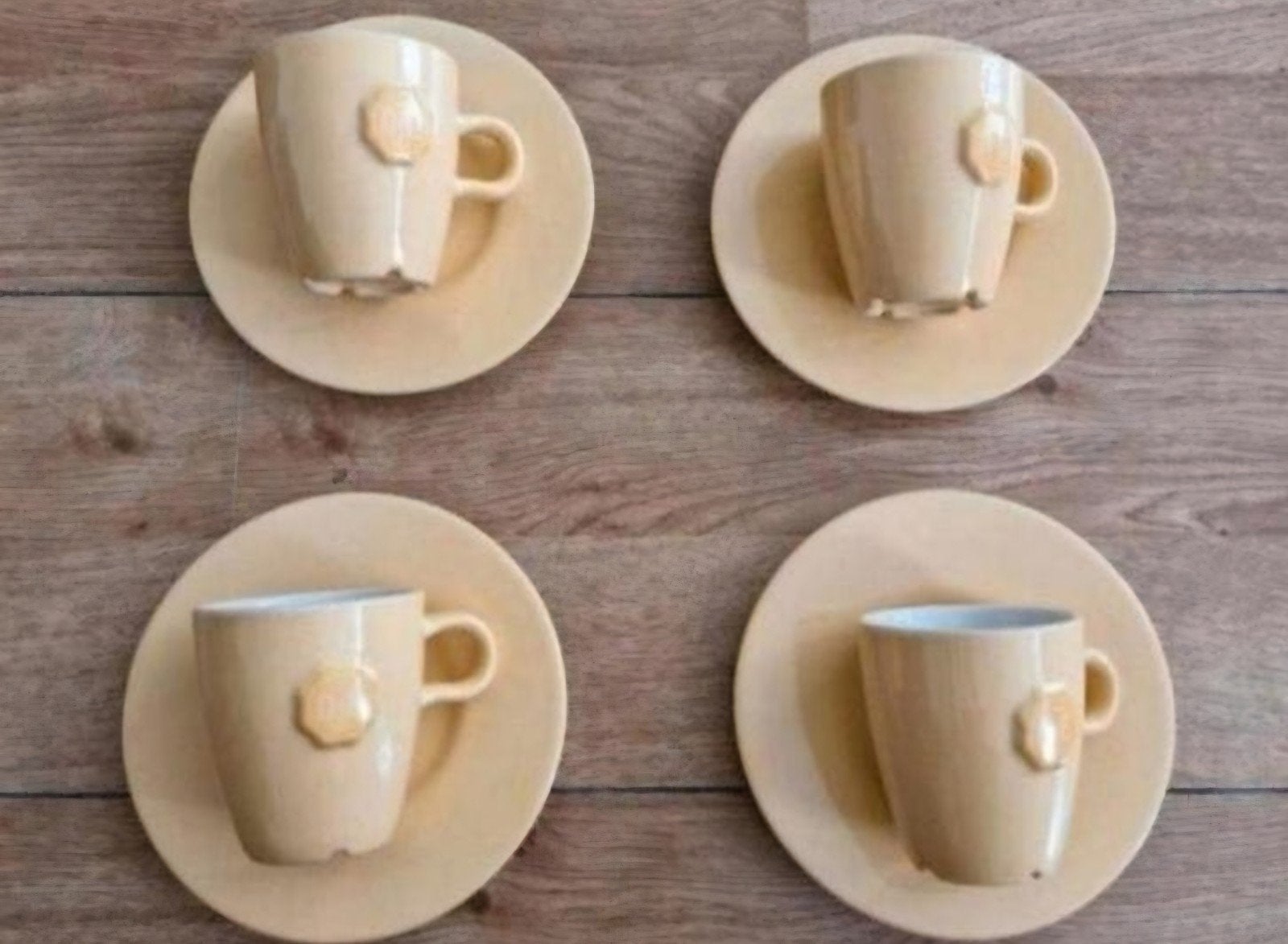 Vier Douwe Egberts senseokopjes met Schotels Geel, Huis en Inrichting, Keuken | Servies, Ophalen of Verzenden, Zo goed als nieuw