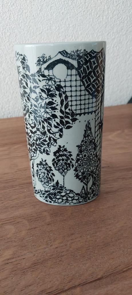 Deens design ovaal vaasje. H 13 x Ø 6,5 cm., Ophalen of Verzenden