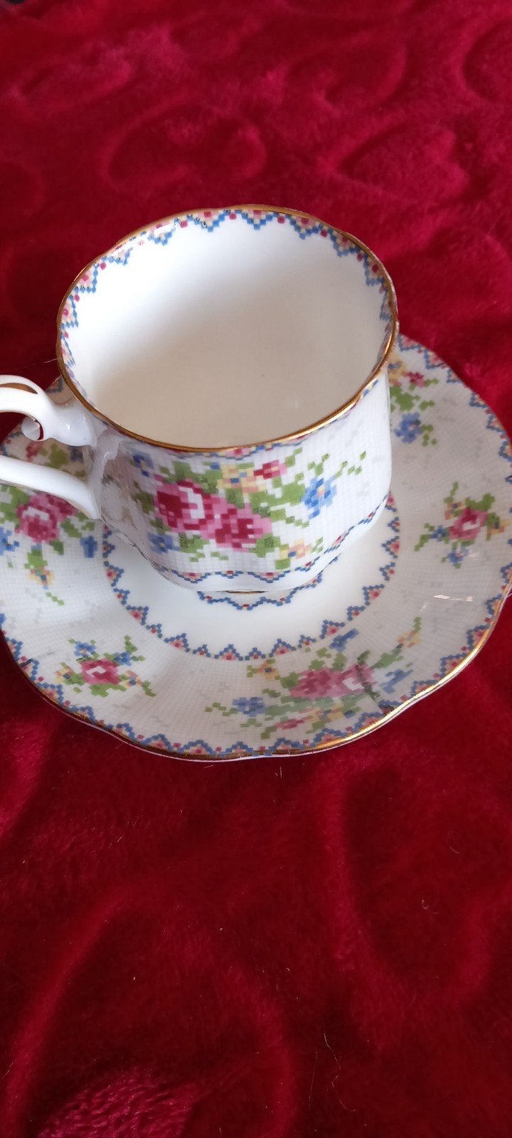 Royal Albert Bone China kop en schotel - Geborduurde rozen, Ophalen of Verzenden