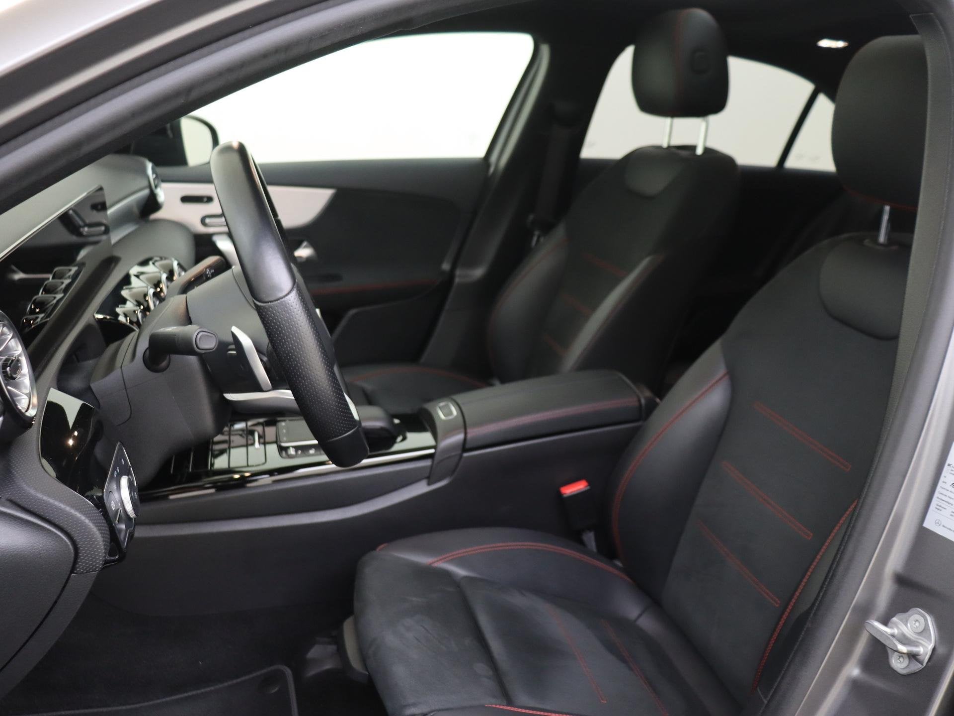 Mercedes-Benz A-klasse 250 e Business Solution AMG Limited M, Auto's, Mercedes-Benz, Gebruikt, 4 cilinders, 16 kWh, Leder en Stof