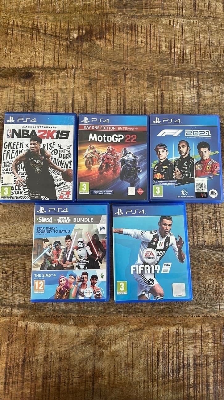 PS4 Spellen Pack: NBA2K19, MotoGP 22, F1 2021, Sims 4, FIFA, Spelcomputers en Games, Games | Sony PlayStation 4, Online, Gebruikt