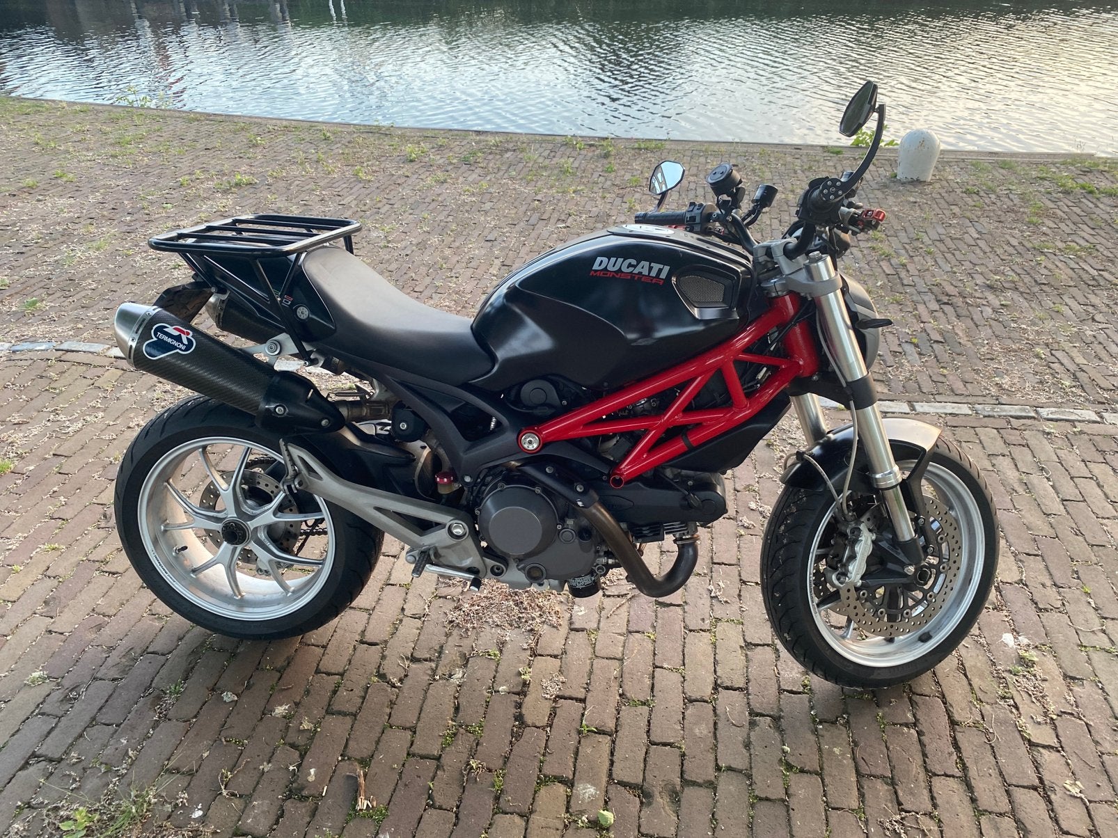 Ducati Monster 1100, Ophalen