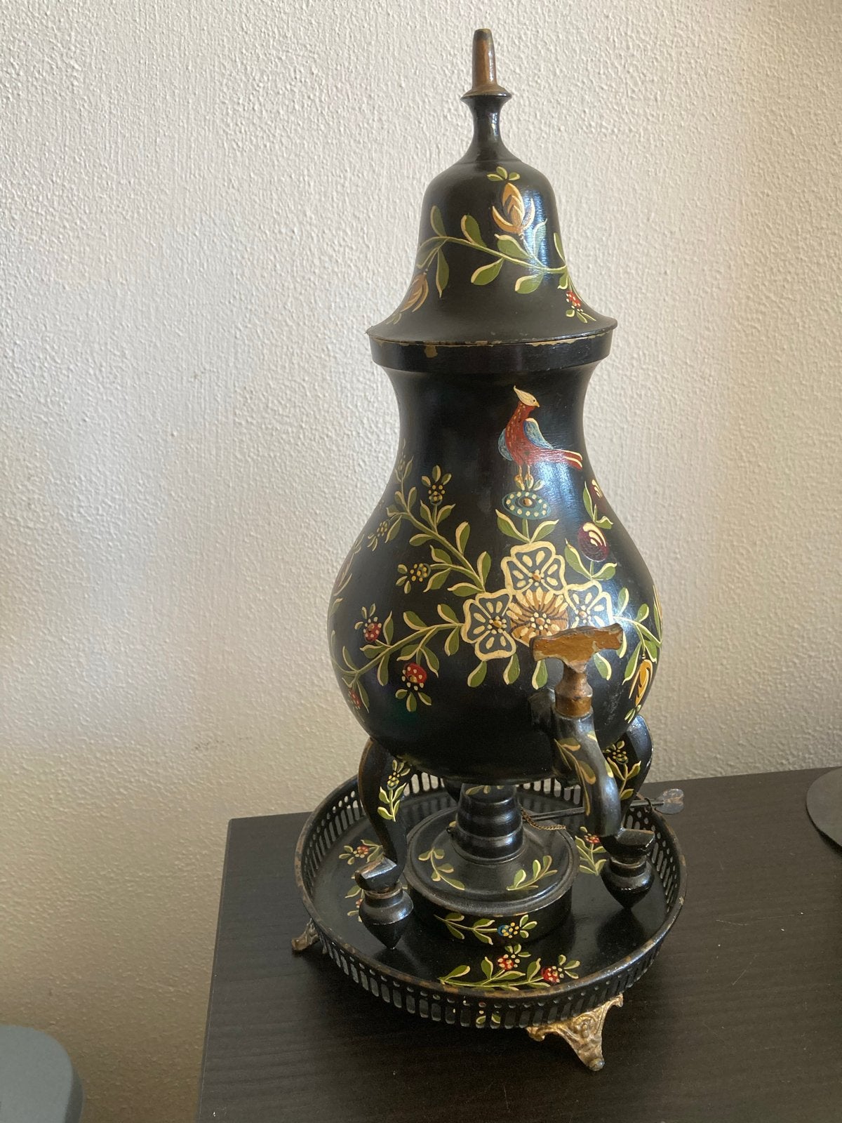 Antieke Tinnen Kraantjeskan - Mat Zwart met Floraal Decor, Ophalen of Verzenden