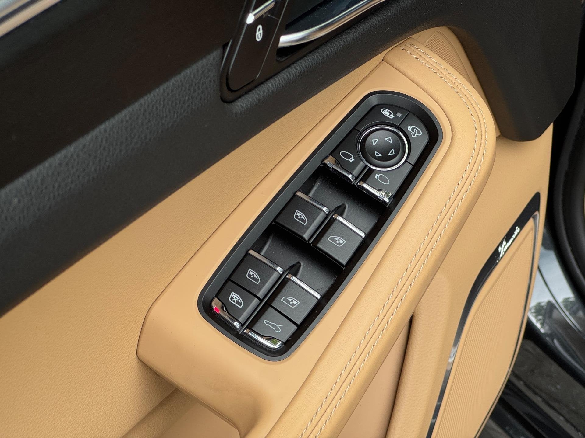 Foto 28 van Porsche Macan 3.0 GTS Burmester ACC Pano Cognac L Chrono Vol