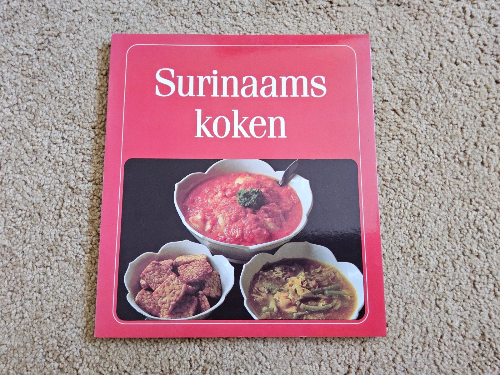 Surinaams koken - Receptenboek, Boeken, Onbekend, Voorgerechten en Soepen, Ophalen of Verzenden, Zo goed als nieuw