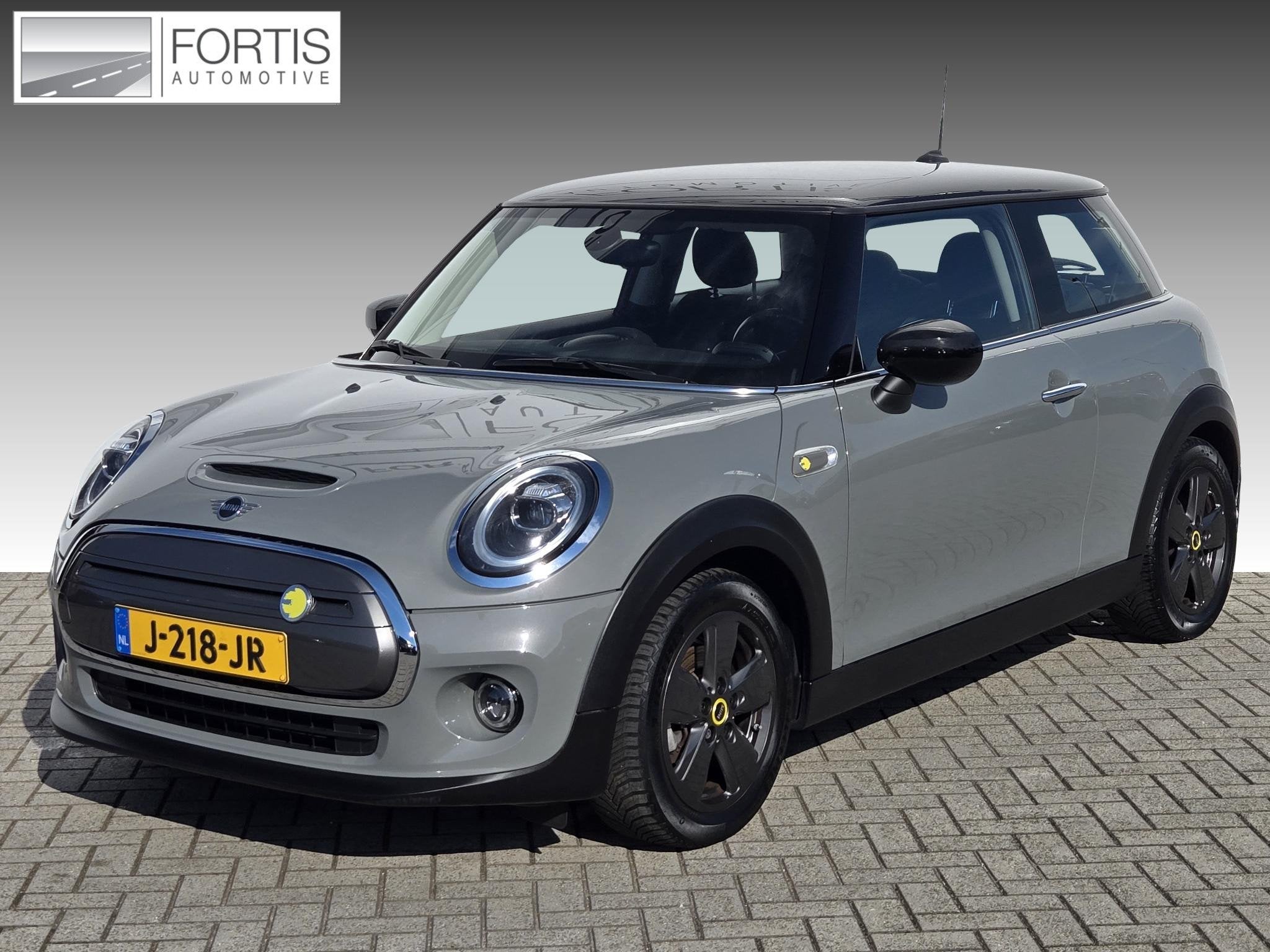 MINI Electric Basic 33 kWh NL AUTO | NAVI | LED| 96% SOH |SP, Auto's, Stof, Verwarmde buitenspiegels, 33 kWh, 4 stoelen