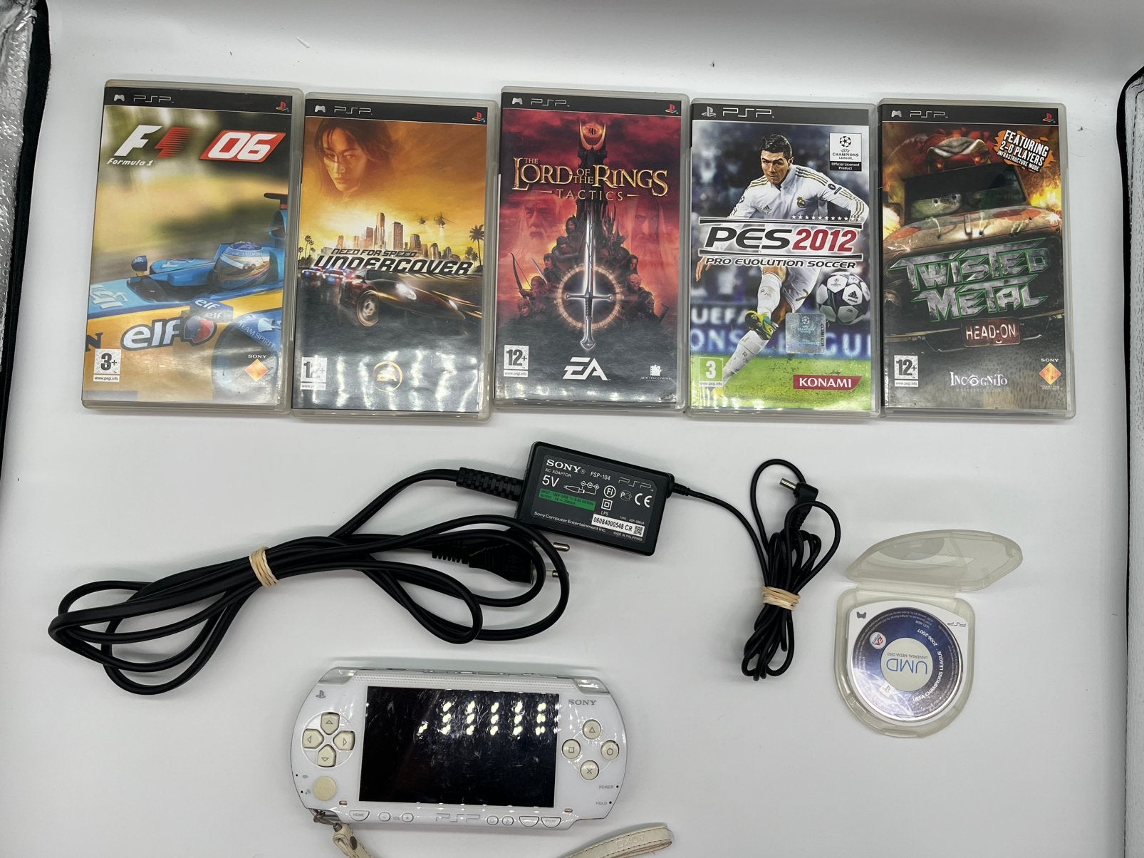 Sony PSP met 6 Games en Originele Oplader, Spelcomputers en Games, Spelcomputers | Sony PSP, Wit, Ophalen of Verzenden, PSP, Gebruikt