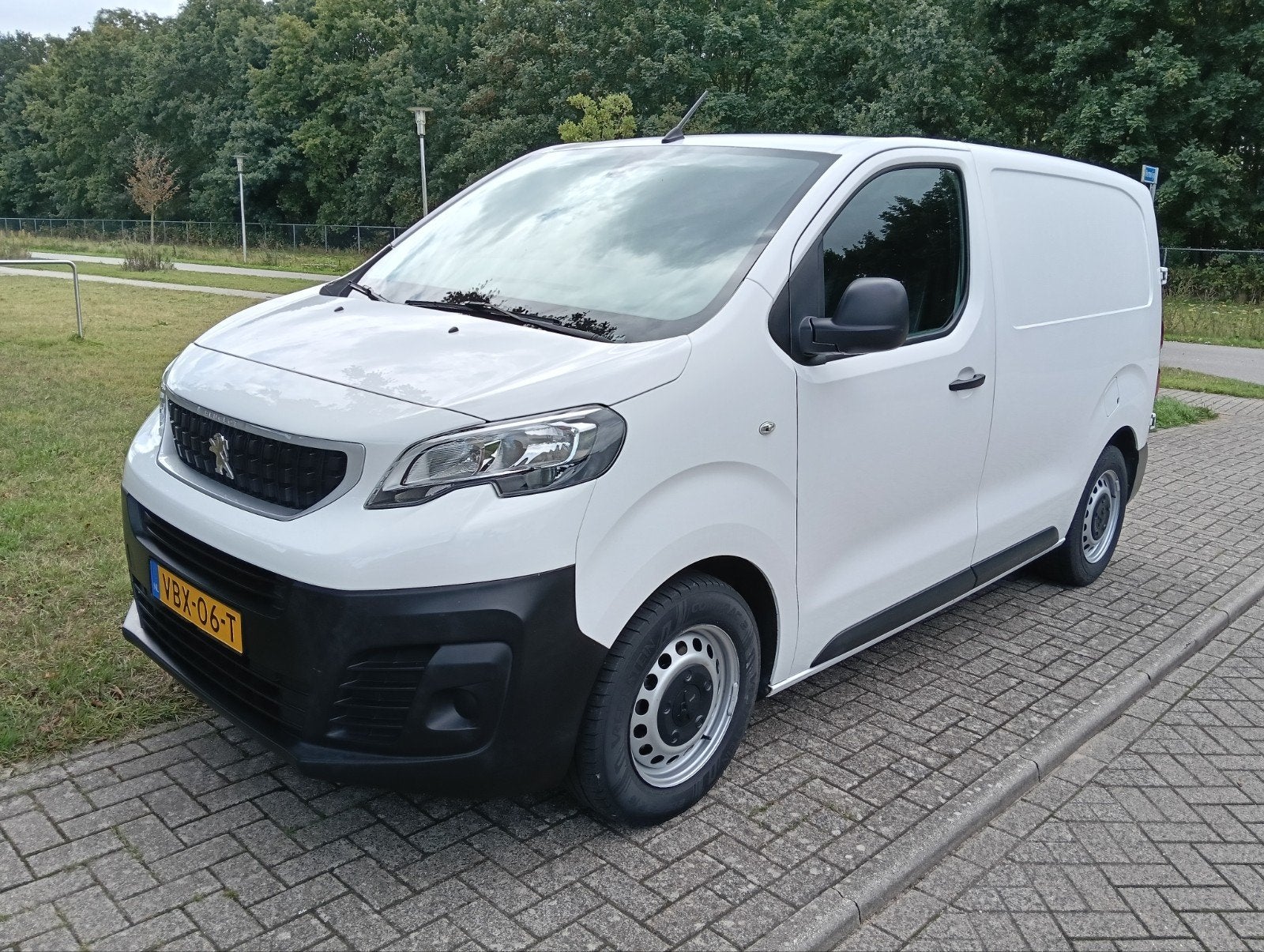 Peugeot Expert 1.5 Blue hdi 100pk 3p. *2019* Wit, Mooie bus!, Auto's, Voorwielaandrijving, 4 cilinders, Leder en Stof, Wit