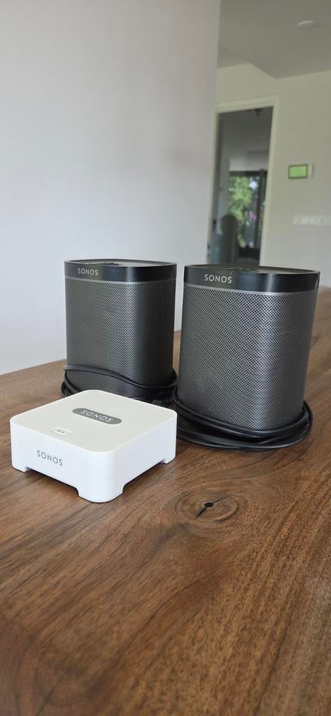 2x Sonos Play:1 speakers en 1 Sonos Bridge, Ophalen of Verzenden, Gebruikt, Front, Rear of Stereo speakers, Sonos