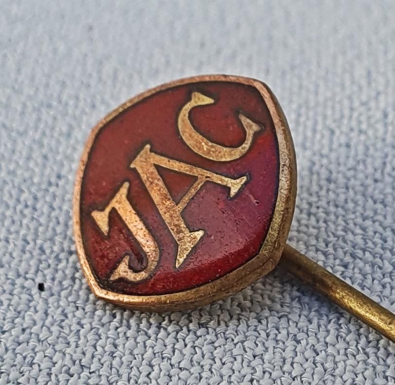Speldje van de Jeugd Automobiel Club (JAC), geëmailleerd, Verzamelen, Speldjes, Pins en Buttons, Verzenden, Zo goed als nieuw
