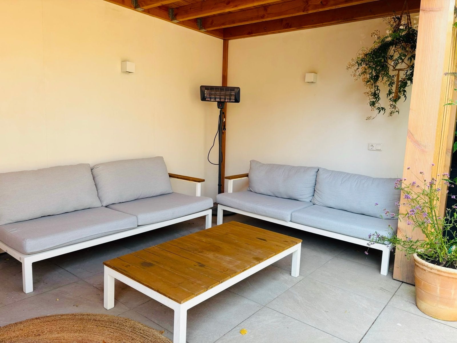 Moderne loungeset met houten accenten en salontafel, Tuin en Terras, Tuinsets en Loungesets, Ophalen, 4 zitplaatsen, Gebruikt