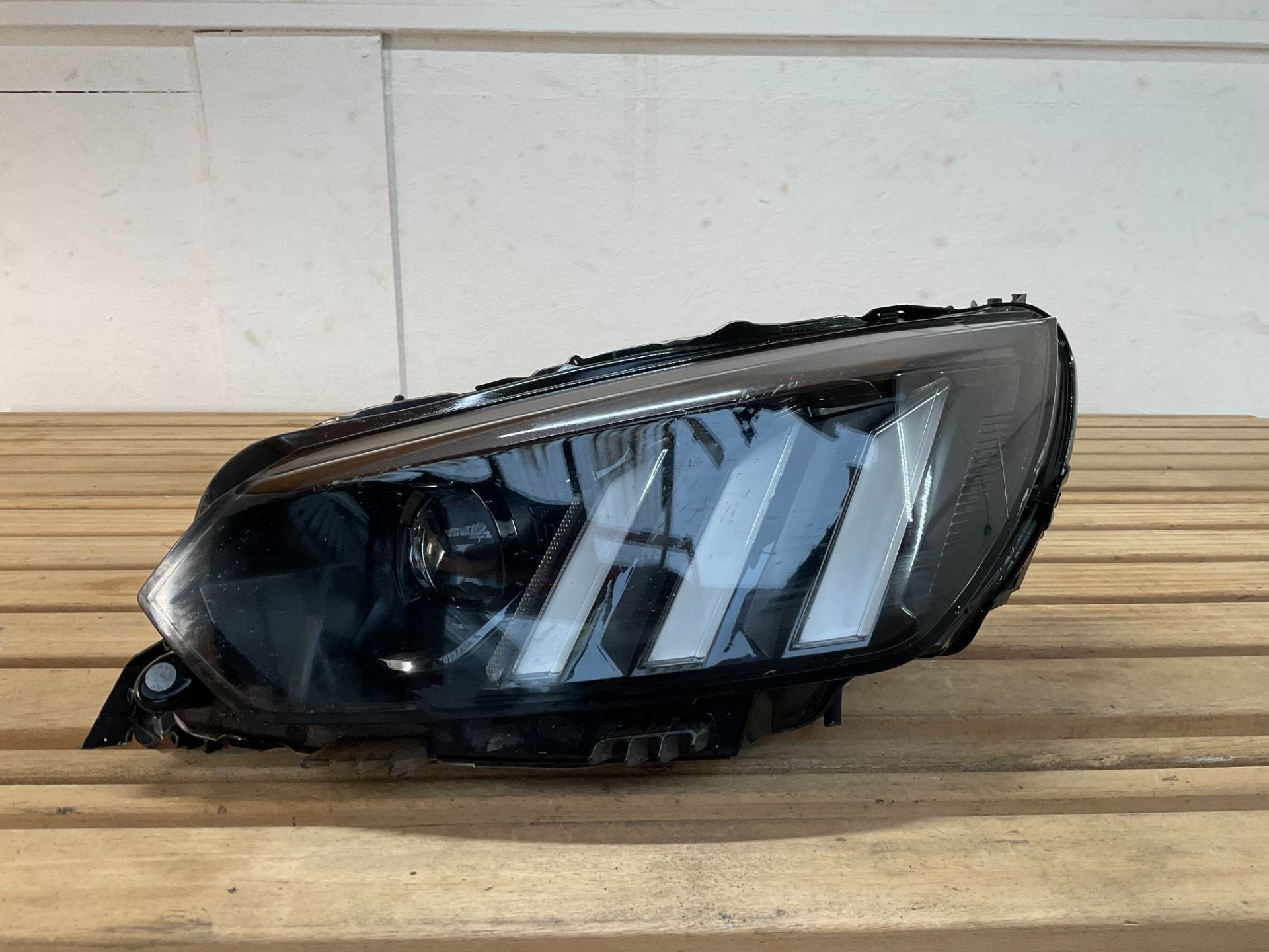 Koplamp Peugeot 208 II 2008 II 2019-2024 FULL LED 9823194180, Taurusavenue 1
2132 LS  Hoofddorp, NL, Gebruikt, Contact.group@renault.com