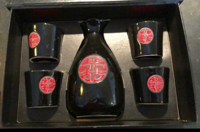 Zwart sake setje met rode versiering, Aziatisch, Nieuw, Ophalen of Verzenden, Porselein