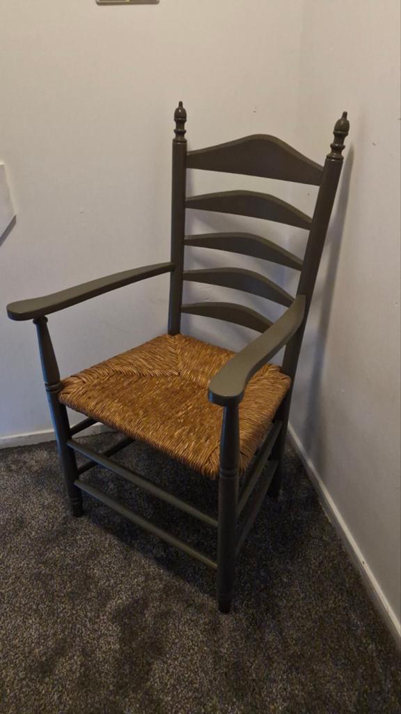 Antiek stoeltje met rieten zitting, Ophalen, Gebruikt, Grijs, Eén