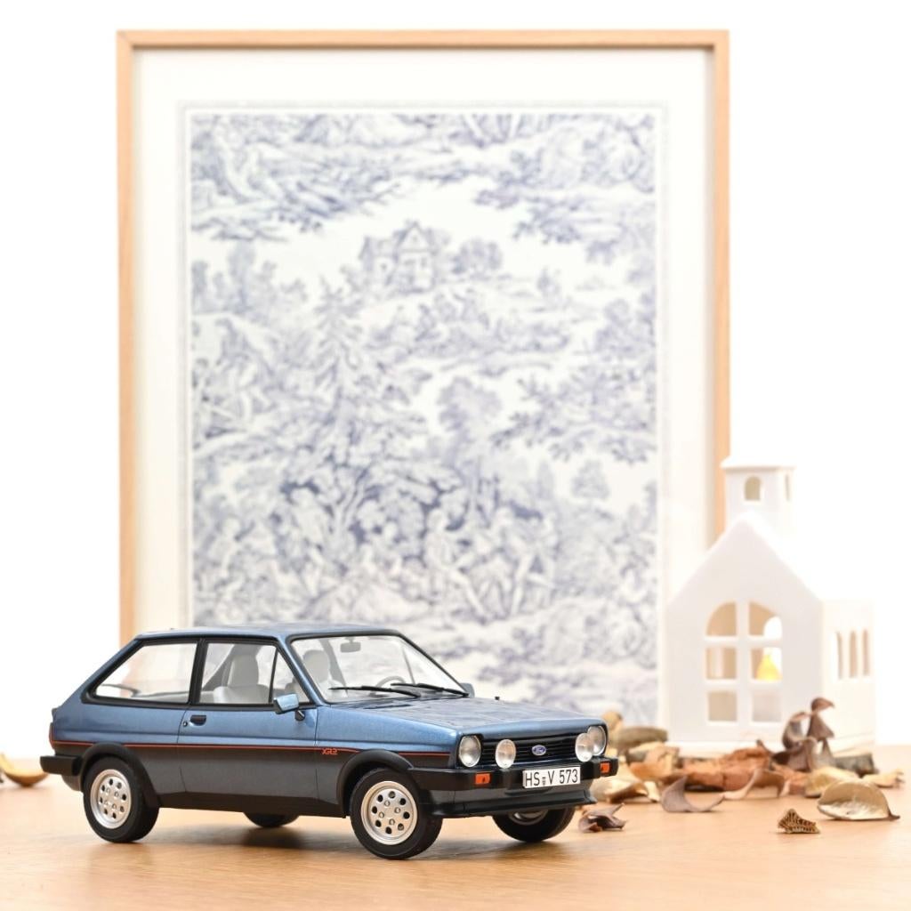 Ford Fiesta XR2 1981 Blue metallic / 1:18 / Norev, 70-72 avenue de Bohlen 69120 Vaulx-en-Velin, Auto, Norev, Ophalen of Verzenden