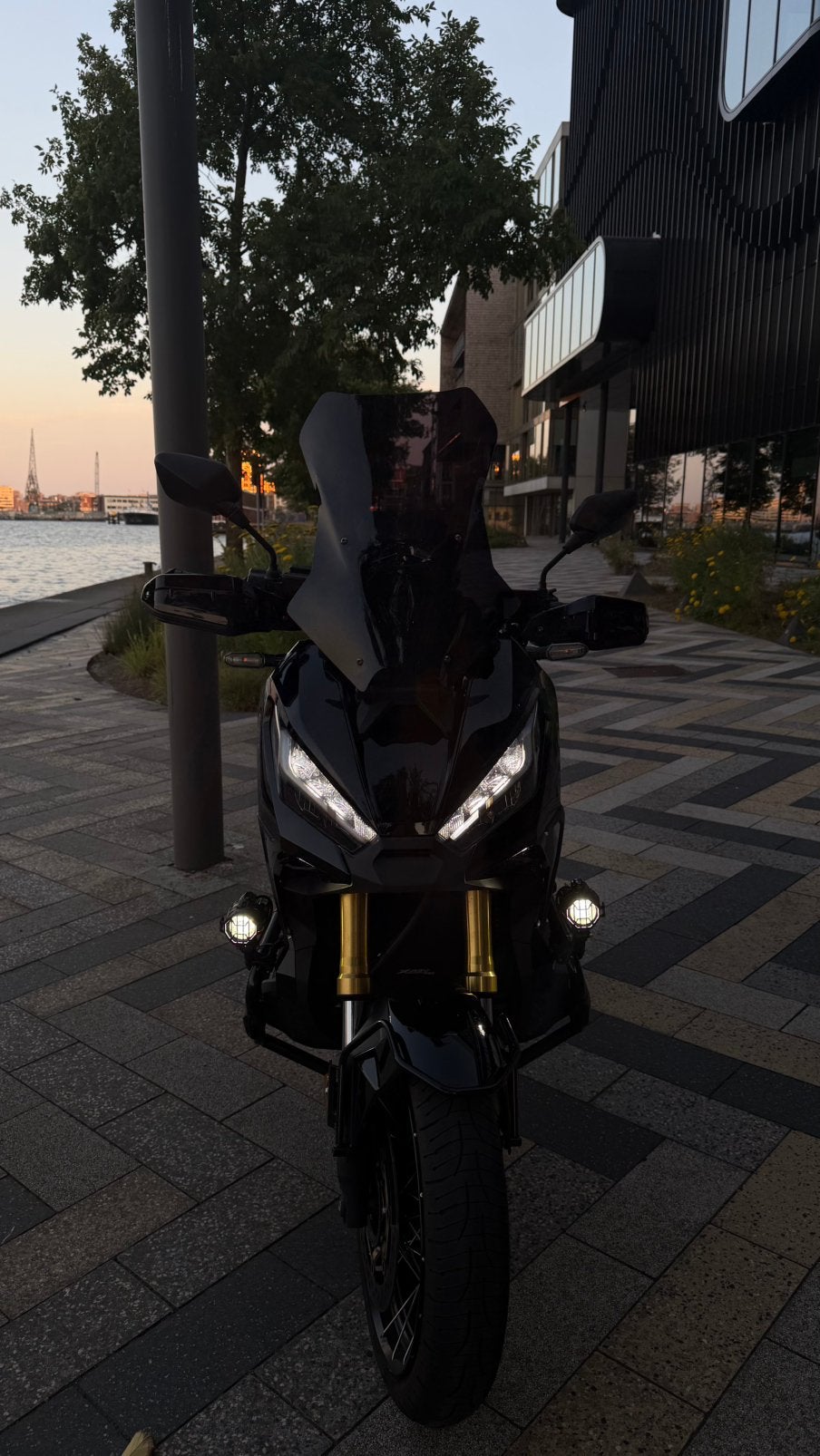 HONDA X-ADV 750/2024/FULL OPTION/AKRAPOVIC/GPS-SYSTEEM/ALARM, 750 cc, Occasion, Handvatverwarming, Particulier