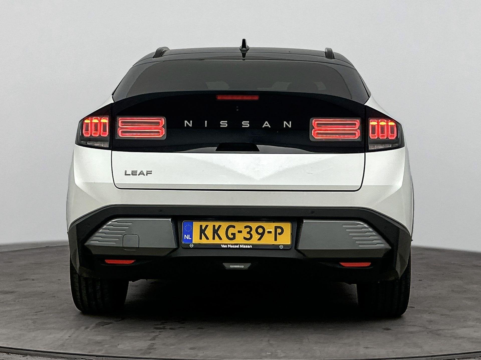 Nissan LEAF Evolve 52 kWh 177PK | BOSE Audio | Panoramadak |, Auto's, Dealer onderhouden, Wit, 177 pk, Te koop