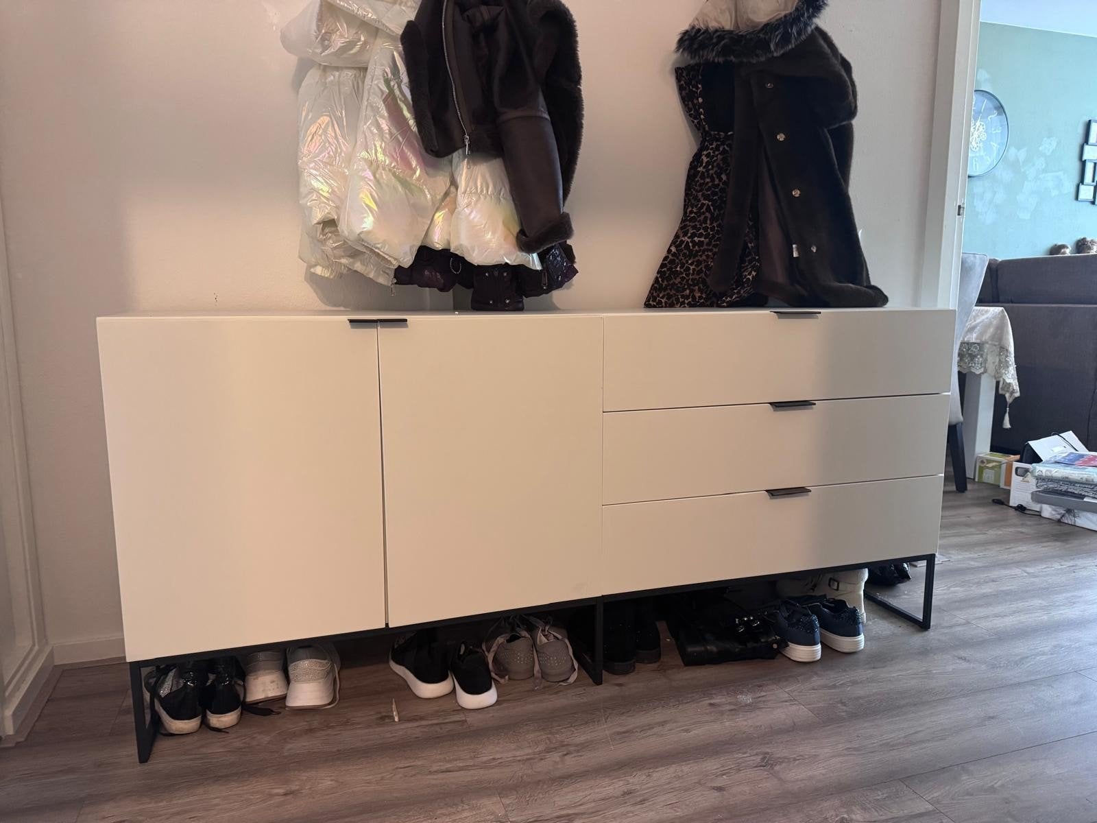 Hoogglans wit dressoir met mooie grepen, Ophalen, Overige materialen, 150 tot 200 cm, Met lade(s)