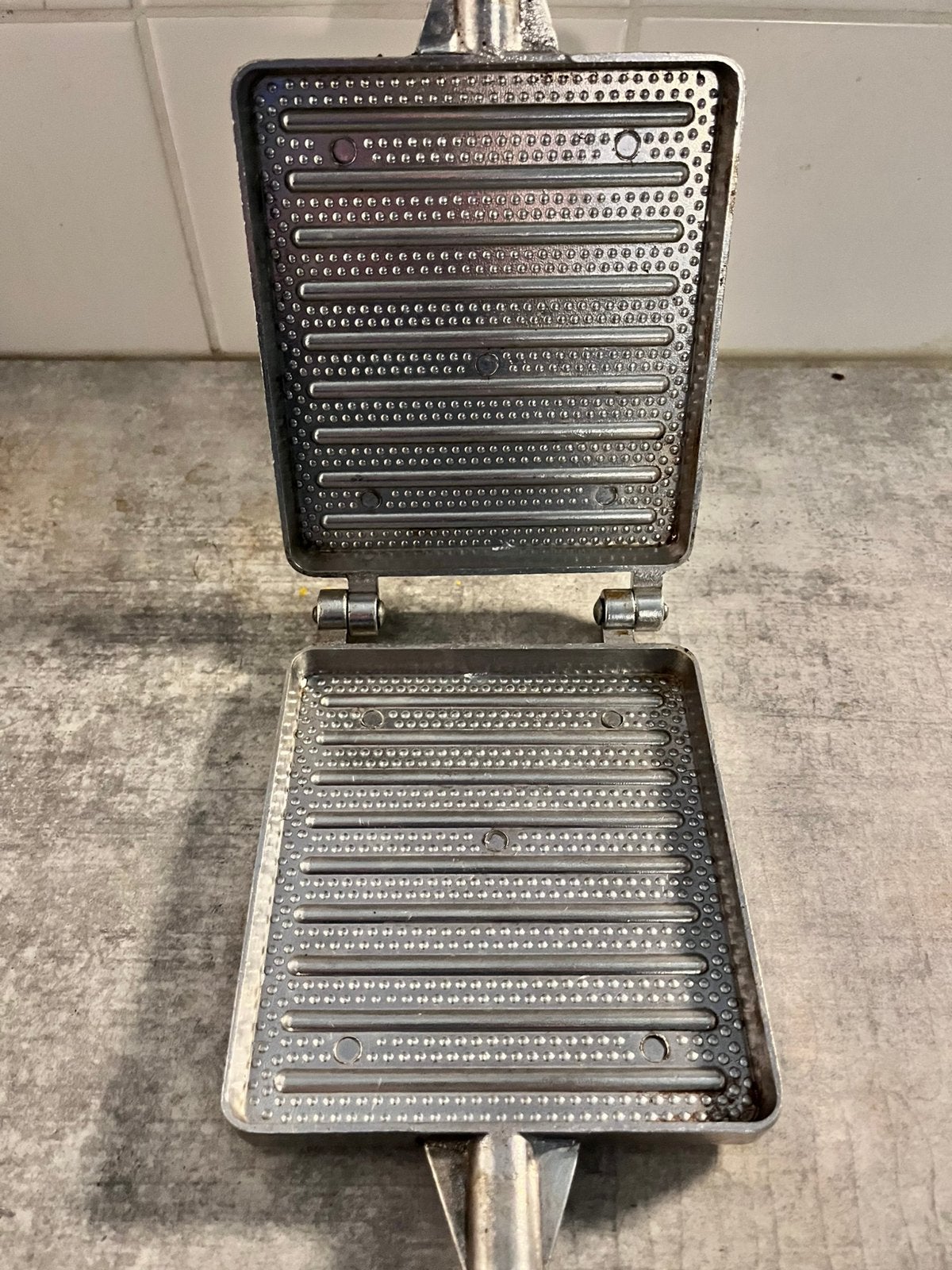 Ouderwets gietijzeren tosti ijzer voor op gas of in vuur, Ophalen of Verzenden, Zo goed als nieuw