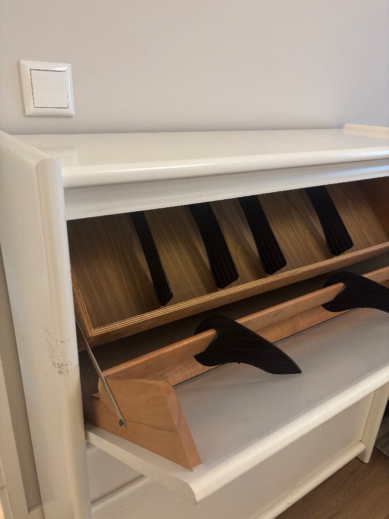 Vintage Flip-Down Shoe Cabinet – White Wood with Hardware, Ophalen, Gebruikt