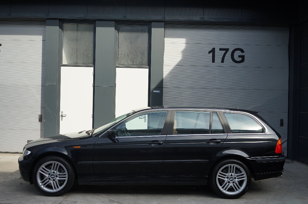 330iX Touring aut. Let op:64dkm-1eig-BLIJVEND YOUNGTIMER-'02, Auto's, BMW, Zwart, Vierwielaandrijving, Onderhoudsboekje, Parkeersensor