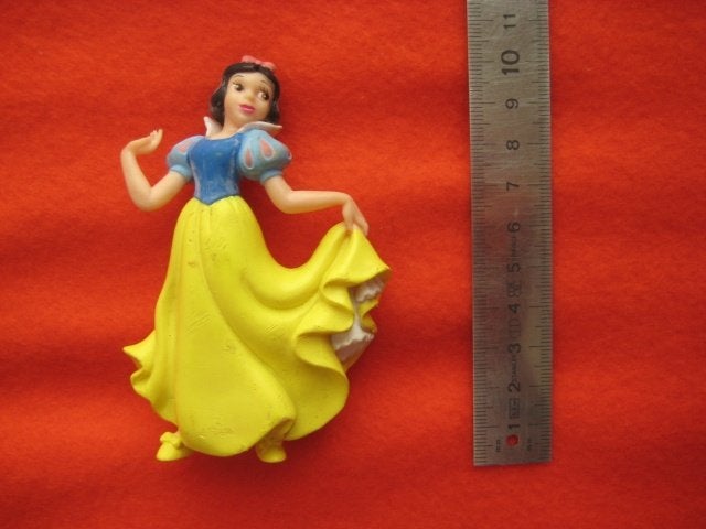 Figuur Disney Sneeuwwitje, Pinokkio Gepetto, Pocahontas, Verzamelen, Ophalen of Verzenden, Sneeuwwitje of Doornroosje, Beeldje of Figuurtje