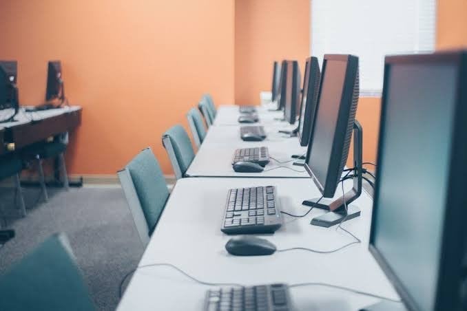 Gezocht: Oude computers op te halen, Computers en Software, Ophalen, Gebruikt, Met monitor, Onbekend