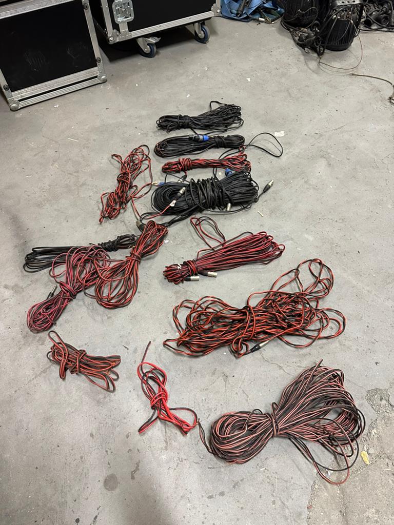 Diverse speakerkabels, Audio, Tv en Foto, Audiokabels en Televisiekabels, Ophalen, 10 meter of meer, Zo goed als nieuw, Overige kabels