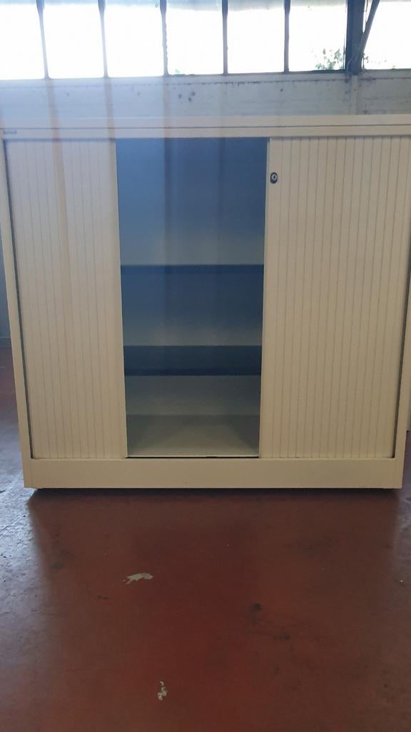 Roldeurkast wit, archiefkast Ahrend, Ophalen, Zo goed als nieuw, 25 tot 50 cm, 100 tot 150 cm