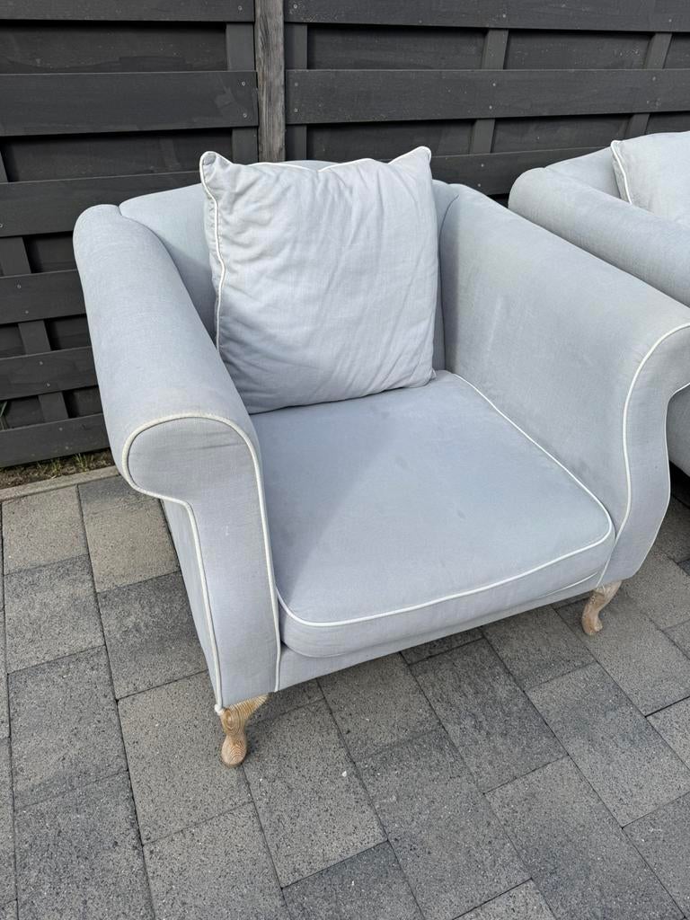 Luxe Grijze Fauteuil met Witte Bies – Landelijk & Royaal, Ophalen, Gebruikt, Eenpersoons, 75 tot 100 cm