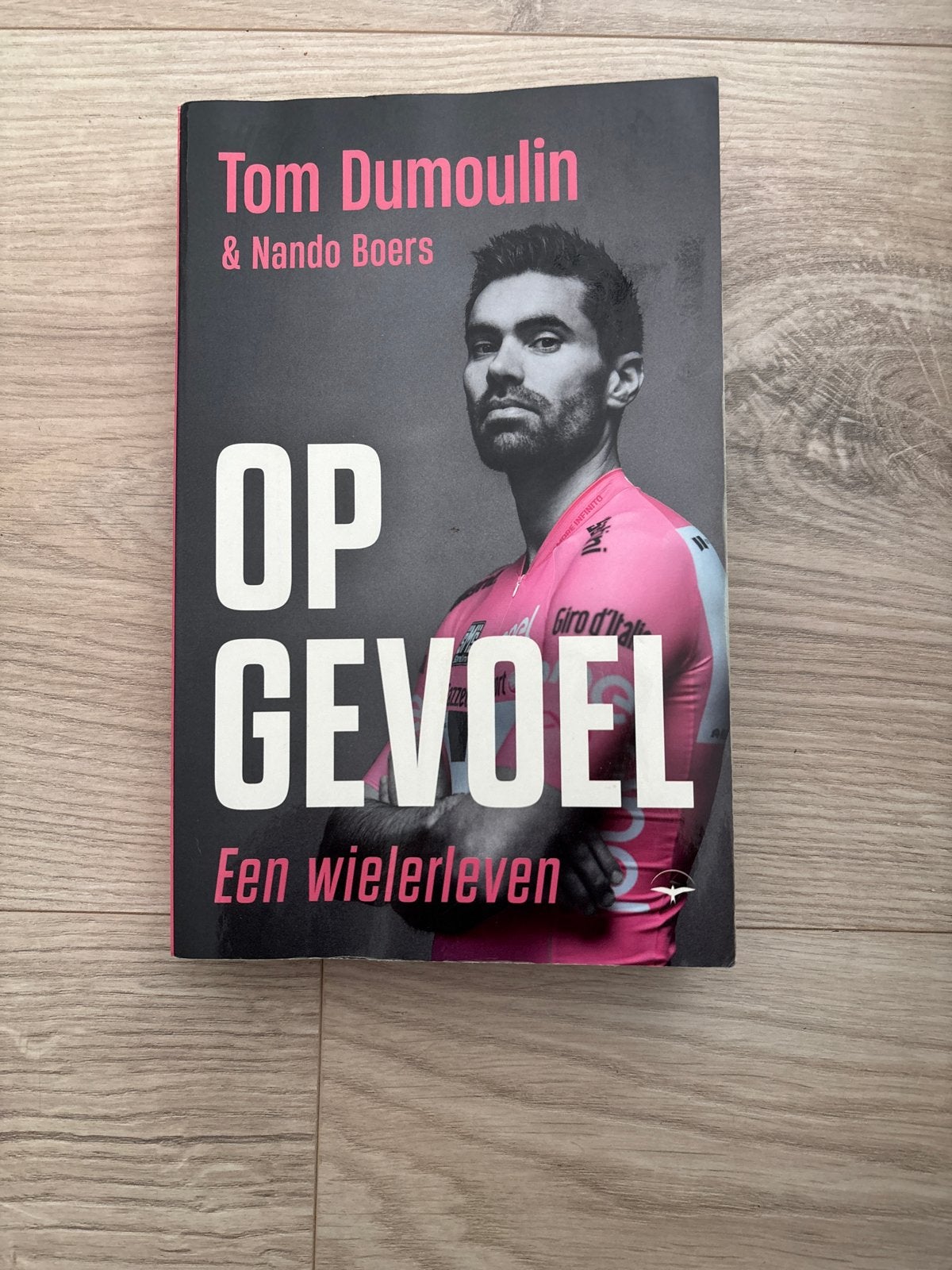 Tom Dumoulin - Op Gevoel: Een wielerleven, Ophalen of Verzenden, Zo goed als nieuw, Lopen en Fietsen