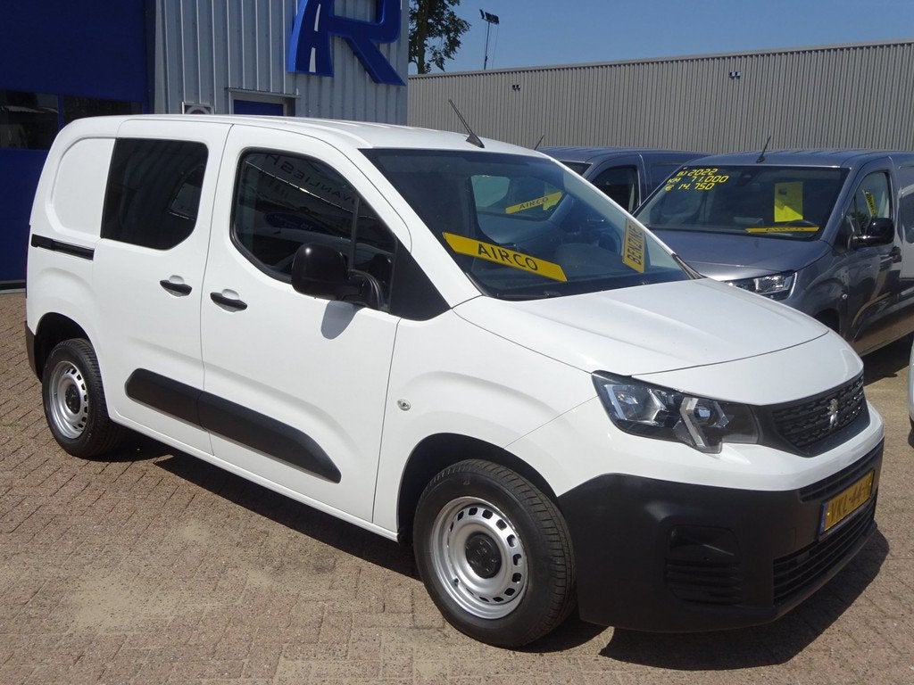 Peugeot Partner 1.2 PureTech Pro BENZINE BPM VRIJ AIRCO NAVI, Auto's, Voorwielaandrijving, Stof, Gebruikt, 1199 cc